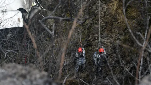 เนปาลส่งโดรน-กู้ภัยโรยตัวในช่องเขา เร่งหา ผดส.อีก 2 คนในเหตุเครื่องบินตก 