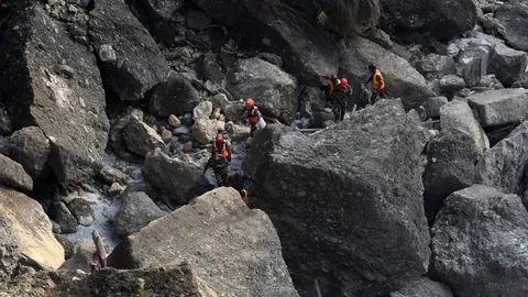 เนปาลพบแล้ว 71 ศพ เหตุเครื่องบินตกบนภูเขา เร่งหาผู้สูญหายคนสุดท้าย