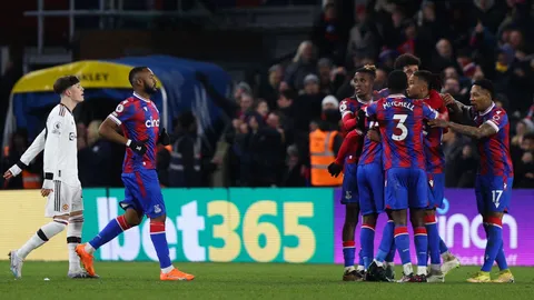 อินดี้สุดๆ เพื่อนแข้ง "พาเลซ" ไขข้อสงสัยเหตุยิงฟรีคิกใส่แมนยูฯ แต่ไม่ดีใจ (คลิป)