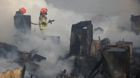 ไฟไหม้ใหญ่สลัมกรุงโซล กว่า 500 ชีวิตอพยพหนีตาย (คลิป)