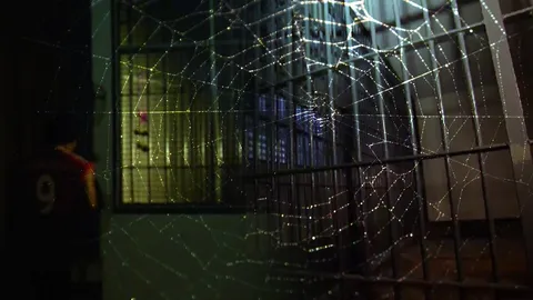 คุกขังวิญญาณ ขวัญผวาชายเสื้อแดง ตำนานหลอนกองปราบฯ