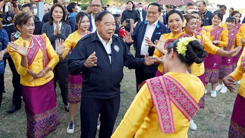 บิ๊กป้อม “รำป้อ” นครสวรรค์ นึกถึง...“เต้นกำรำเคียว”