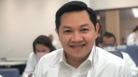 “นิธิ” สวมเสื้อพลังประชารัฐ ชิง ส.ส.กทม. เผย พ่อและ “เป้ย ปานวาด” ให้กำลังใจ