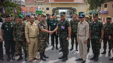 มทภ.1 กระชับสัมพันธ์ทหารเขมร แก้ปัญหาชายแดน ลุยตรวจเยี่ยม กกล.บูรพา