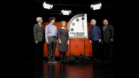 สงครามยูเครน โลกร้อน ดัน "นาฬิกาวันสิ้นโลก" ขยับไปที่ 90 วินาทีถึงเที่ยงคืน 