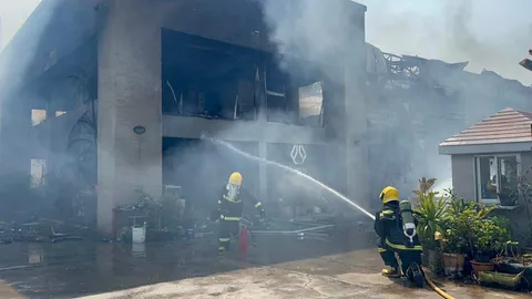 ไฟไหม้โรงบรรจุก๊าซที่ปทุมธานี ระเบิดสนั่นวอดทั้งอาคาร ยังไม่รู้สาเหตุ (คลิป)