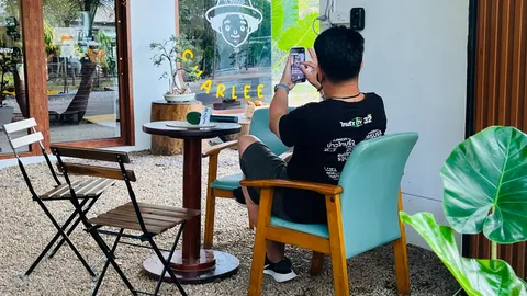 ร้านกาแฟส่งคลิปกล้องวงจรปิดให้ตำรวจ ช่วยเหลือลูกค้าสาวถูกแอบถ่ายใต้กระโปรง