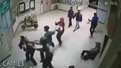 ตร.กาฬสินธุ์ แจ้งข้อหา 7 โจ๋รุมยำอริในโรงพยาบาล เตือนผู้ปกครองดูแลลูกดีๆ