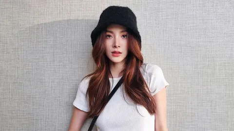 “ใบเฟิร์น” แฮปปี้ทริปอังกฤษเที่ยวกับครอบครัวและ “นาย” ไม่ชินเปลี่ยนคำเรียก (คลิป)