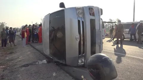 คืบรถตู้รับส่งเด็กอนุบาลคว่ำที่โนนไทย เจ็บ 22 ราย เหตุคาดคนขับหยิบแก้วน้ำ