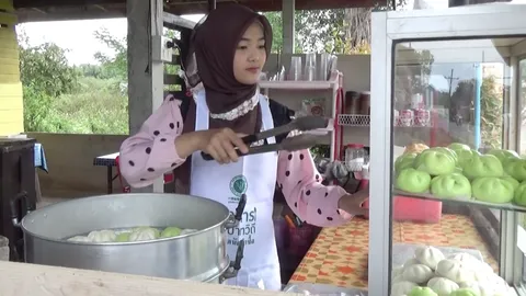 ครบหรือยัง คนสวยเมืองสตูล ล่าสุดเจอ น้องสา แม่ค้าซาลาเปาหน้าหวานกว่าไส้ (คลิป)