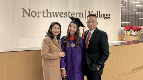 ยินดีกับ พล.อ.ต.จักรฤทธิ์–ศ.ดร.ทพญ.วรานันท์ ปลื้มลูกสาวเรียบจบ 