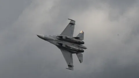 ช็อก เครื่องบินขับไล่  2 ลำ ชนกันกลางอากาศที่อินเดีย 