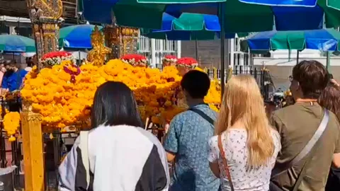 ดราม่าชุดไหว้ "ศาลพระพรหม" หลักหมื่น คนจีนจ่ายแพงจริงไหม แม่ค้าแจงเองมีอะไรบ้าง