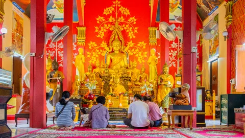 เช็กปฏิทินวันพระเดือนกุมภาพันธ์ 2566 ตรงกับวันไหนบ้าง?