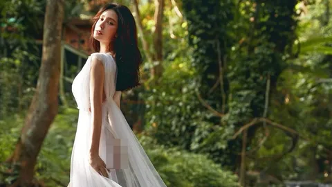 โม อมีนา ทำไฟลุกกลางป่า ใส่เดรสซีทรูอวดบั้นท้ายนวลเนียนน่ามอง 