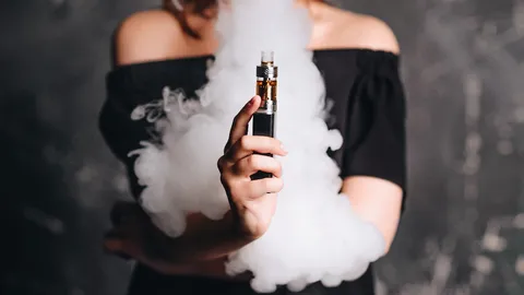 ทำไม “บุหรี่ไฟฟ้า” จึงผิดกฎหมาย มีโทษอย่างไร