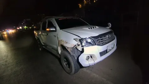 "กระบะชน-เก๋งเหยียบ" ดาบตำรวจข้ามถนน สลดเป็นศพ ถนนมืด-ข้ามไปฉี่