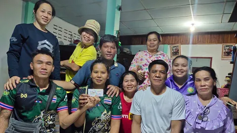 ลูกสาวผู้ใหญ่บ้านบึงกาฬ ฝันเห็นงูเขียว 2 ตัว เฮงถูกรางวัลที่ 1 รับ 6 ล้าน