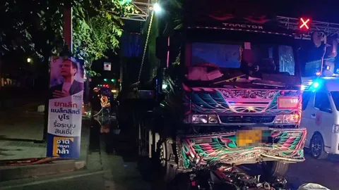 หนุ่มวัย 46 บิ๊กไบค์ชนรถพ่วงดับคาที่ คนซ้อนเจ็บ 1 เชิงสะพานอโศก-เพชรบุรี