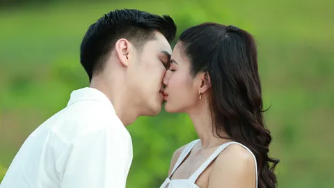 บูม-พิ้งค์พลอย เสิร์ฟหวานส่งท้าย จูบจริงแจกเป็นโบนัสให้แฟนละคร "เคหาสน์นางคอย"