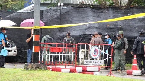 คนร้ายเหิมลอบขว้างไปป์บอมบ์-ยิงถล่มซ้ำฐานทหาร ฉก.นย. โชคดีไร้เจ็บ-ตาย (คลิป)