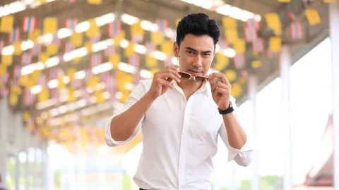 "เพลิงไพร" ประเดิมตอนแรก "เอส" ในมาดเพลย์บอย โชว์บู๊หล่อ เตะ ต่อย สู้โจร