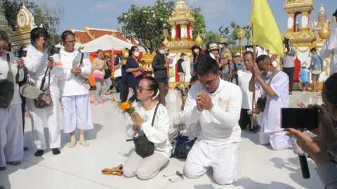 ลุงพล ป้าแต๋น เมินมารผจญ เดินแสวงบุญ 200 กม. ถึงพระธาตุพนม (คลิป)