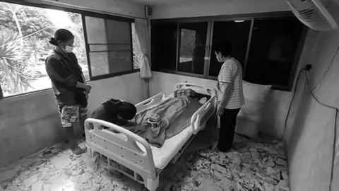 พระอาจารย์ไฮ้ ผู้สร้างหลังคาโบสถ์ด้วยขวดเบียร์ มรณภาพแล้วสิริอายุ 94 ปี