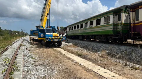 รถไฟสินค้าตกรางที่บางสะพาน กระทบ 3 ขบวนสายใต้วิ่งไม่ได้ คาดเย็นนี้กู้เรียบร้อย