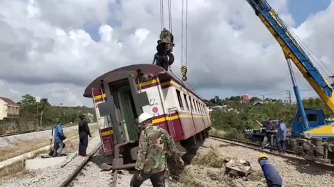 กู้รถไฟสินค้าตกรางที่บางสะพานเรียบร้อย รฟท.เปิดเส้นทางสายใต้ได้ตามปกติ