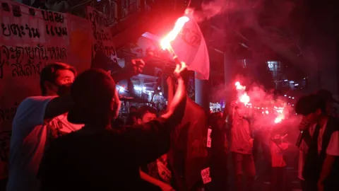 แร็ปเปอร์สายปฏิรูป เปิดคอนเสิร์ตกลางอนุสาวรีย์ชัยฯ ร้องปล่อยเพื่อนเรา