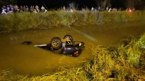 หนุ่มโรงงานกลับไม่ถึงบ้าน ปิกอัพตกคลอง ดับคารถ