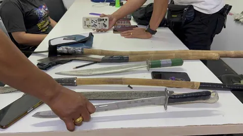 ไม่ได้เที่ยวงานกาชาด โจ๋นางรองอาละวาดยิง ปาระเบิดใส่รถกู้ภัยพรุน 