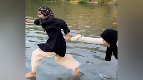 เจ้าเชื่อเรื่องแม่นาคบ่ สาวจับมือเพื่อนโดดน้ำเล่น แต่สุดท้ายไปแค่แขนเสื้อ