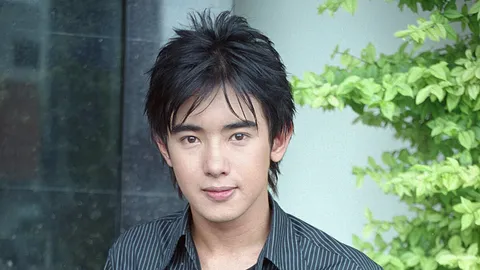 เขาคือใคร อาทิตย์ ริว จากพระเอกขวัญใจวัยทีนยุค 90 กลายเป็นคนไร้บ้าน
