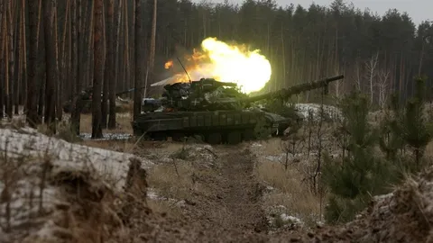 รัสเซียเสริมกำลังนับหมื่นในภาคตะวันออกยูเครน คาดเตรียมโจมตีครั้งใหญ่