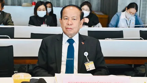 ก้าวไกล เสนอ กมธ.การศึกษาฯ เรียก 5 หน่วยงาน แจงกรณี "ครูกล้อนผมนักเรียน"