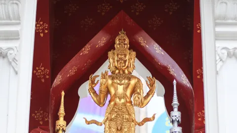 สายมูต้องไม่พลาด พิธีสักการะ "พระตรีมูรติ" ปี 2566 ขอพรโค้งสุดท้ายก่อนวันวาเลนไทน์