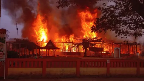 ไฟไหม้ อาคาร 3 โรงเรียนบ้านห้วยขอน วอดทั้งหลัง โชคดีเด็กและครูปลอดภัย 