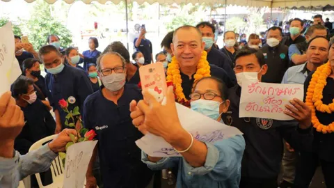 รมว.เกษตรฯ ไปอุบลฯ รณรงค์ถ่ายทอดเทคโนโลยีลดต้นทุนการผลิตข้าวแก่เกษตรกร