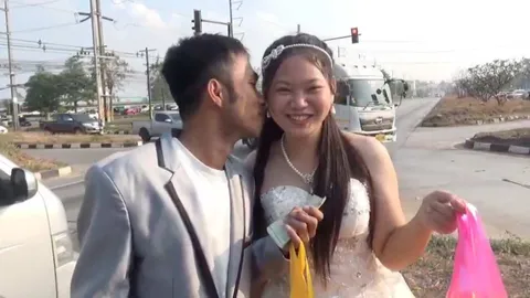 หนุ่มขายพวงมาลัย พบรักแท้เตรียมวิวาห์ ควงเจ้าสาวถ่ายพรีเวดดิ้งริมแยกไฟแดง