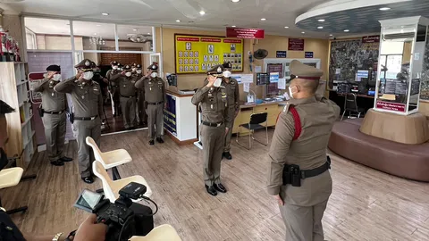 "บิ๊กจ้าว" เยี่ยมกำลังพล หลัง ด.ต. สน.เพชรเกษม ก่อเหตุยิงตัวเอง