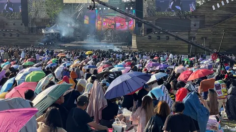 พีกสุดๆ นักท่องเที่ยวกว่า 2.5 หมื่น ร่วมงานคอนเสิร์ตร็อกเมาน์เท่นที่เขาค้อ