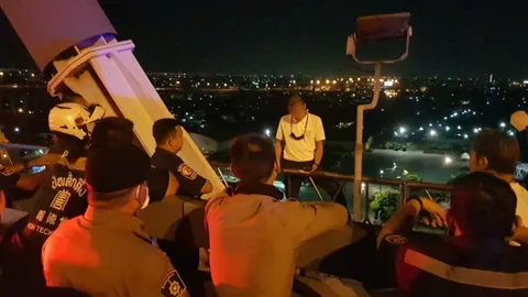 ช่วยทัน หนุ่มจะโดดสะพาน เครียดมีเมีย 2 คน เงินไม่พอใช้ 