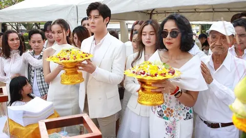 "กบ-ปภัสรา" จูงมือ "น้องเหนือ-ดิสรยา" นำทีมนักแสดงบวงสรวงละคร "หงส์ในกรงกา"