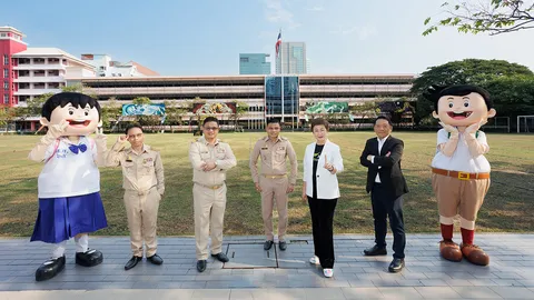 สพฐ. ผนึกโรงเรียนสามเสนวิทยาลัย เดินหน้านำหลักสูตรอุ่นใจ CYBER ปรับใช้ในห้องเรียน