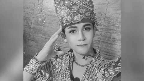 แฟนๆ ช็อก นิว มุกดา พระเอกหมอลำคนดัง เสียชีวิตจากอุบัติเหตุทางรถยนต์ (คลิป)