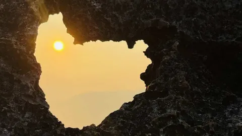 ททท.แม่ฮ่องสอน นำมิสแกรนด์ สำรวจจุดชมวิวอันซีนใหม่รูปหัวใจ "หน่อ ฮอ ฝ่า" 