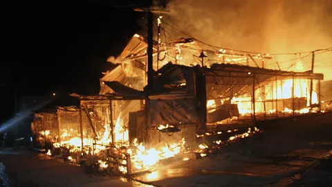 ไฟไหม้ร้าน สะพานมอญ จุดเที่ยวดัง วอดนับ 10 ล้านบาท